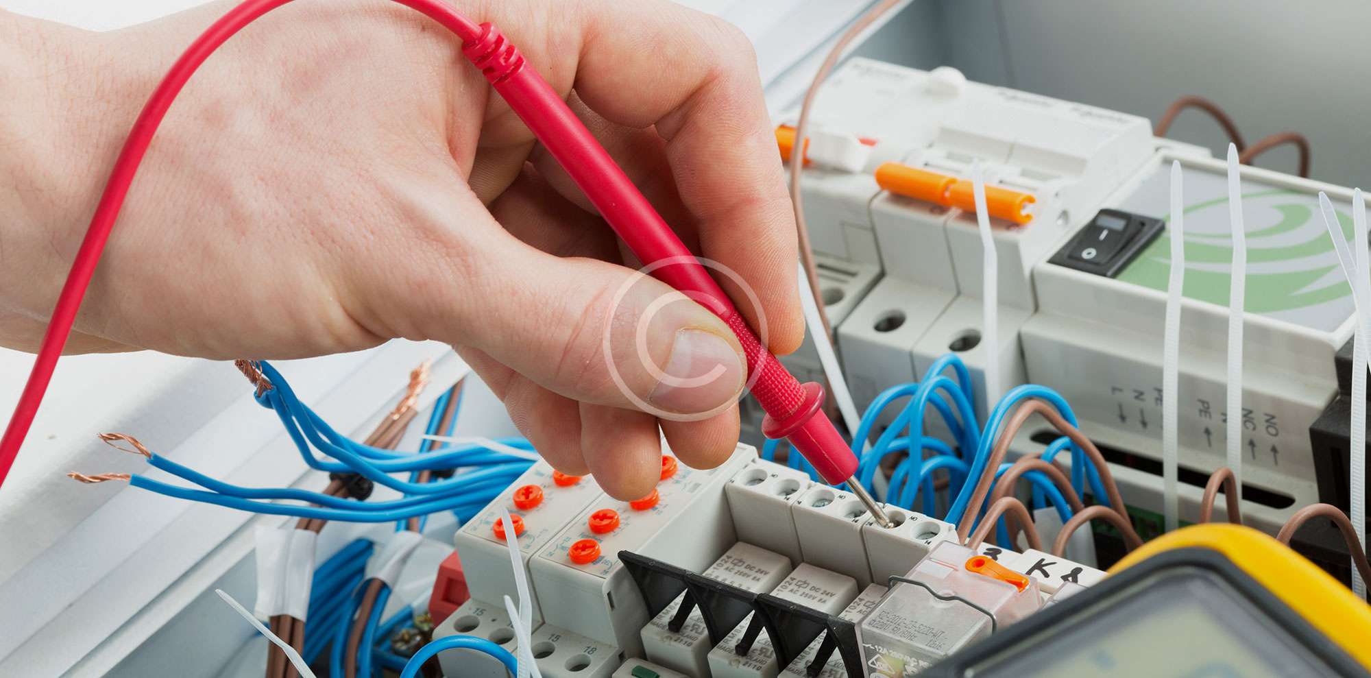 Colocación y conexión de interruptores